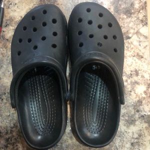 Black crocs size 8-9 women’s.